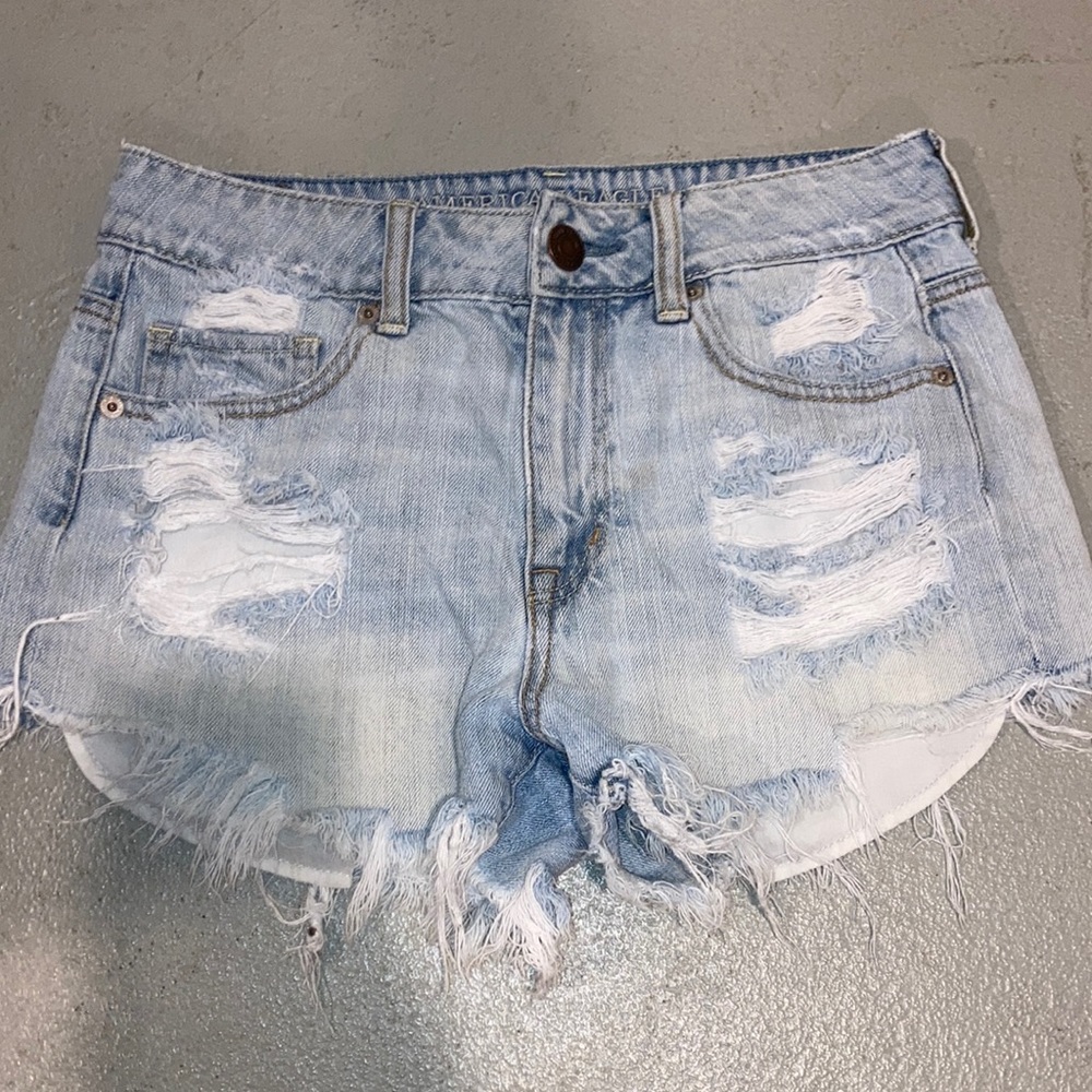 American Eagle Light-wash Denim Shorts ⭐️